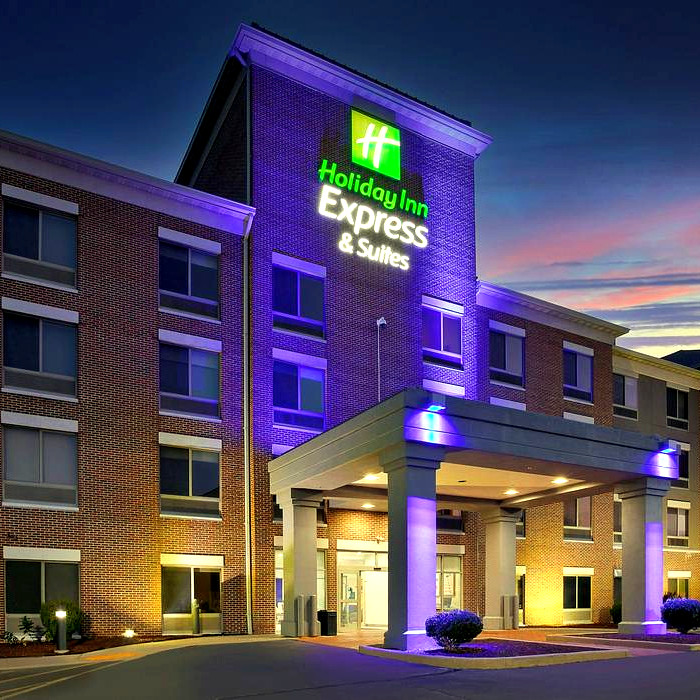 Holiday Inn Express & Suites Milwaukee NW Park Place