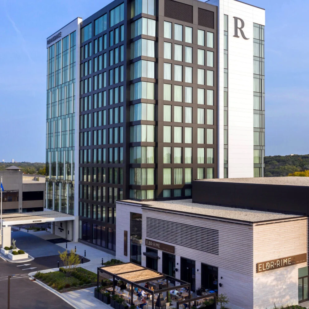 Renaissance Milwaukee West Hotel